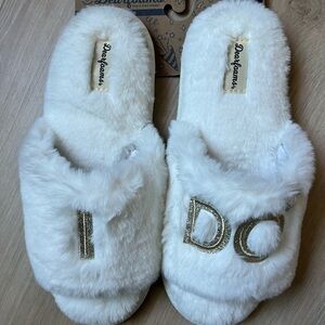 NWT Bridal memory foam slippers size large (9-10)